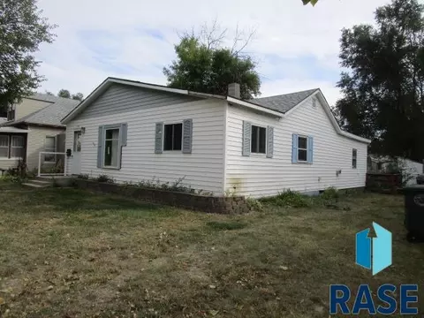 707 W 6th Ave, Mitchell, SD 57301 photo 3