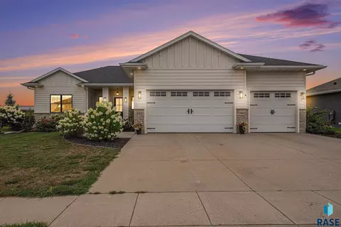 405 S Sunshine Ave, Brandon, SD 57005 photo 2