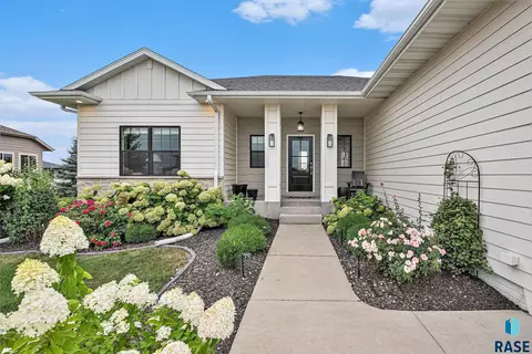 405 S Sunshine Ave, Brandon, SD 57005 photo 3
