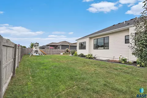 405 S Sunshine Ave, Brandon, SD 57005 photo 39