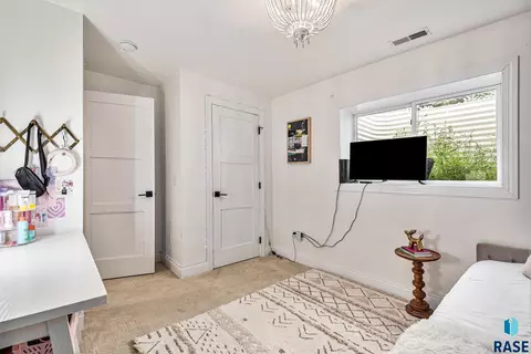 405 S Sunshine Ave, Brandon, SD 57005 photo 31