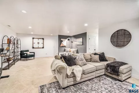 405 S Sunshine Ave, Brandon, SD 57005 photo 25