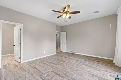 400 E Saint Andrews Dr, Sioux Falls, SD 57108 photo 17