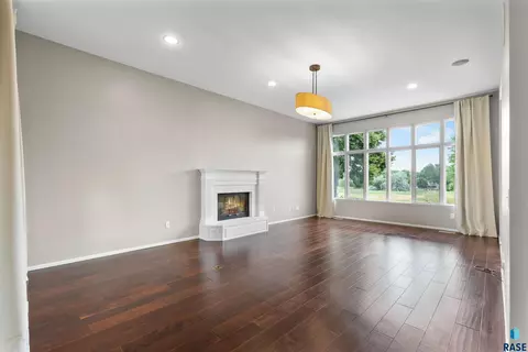 400 E Saint Andrews Dr, Sioux Falls, SD 57108 photo 4