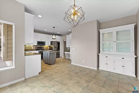 400 E Saint Andrews Dr, Sioux Falls, SD 57108 photo 12