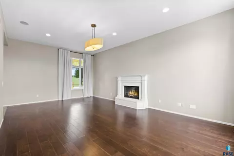 400 E Saint Andrews Dr, Sioux Falls, SD 57108 photo 5