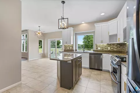 400 E Saint Andrews Dr, Sioux Falls, SD 57108 photo 7
