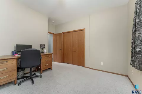 4301 E 22nd St, Sioux Falls, SD 57103 photo 13