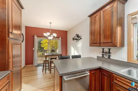 4301 E 22nd St, Sioux Falls, SD 57103 photo 7