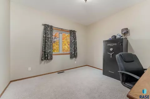 4301 E 22nd St, Sioux Falls, SD 57103 photo 12