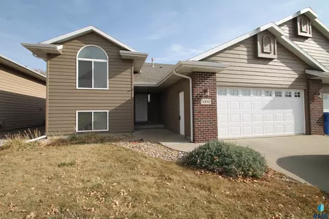 5300 S Baneberry Ave, Sioux Falls, SD 57106