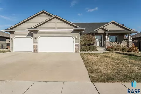 8704 W Stoney Creek St, Sioux Falls, SD 57106