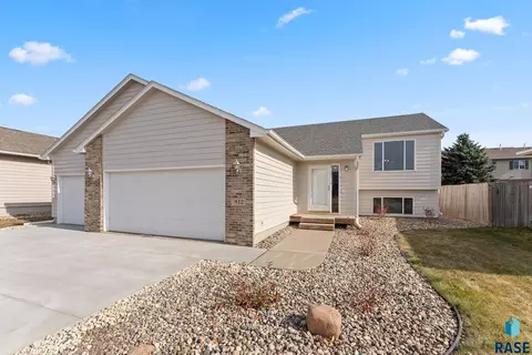 812 S Tayberry Ave, Sioux Falls, SD 57106