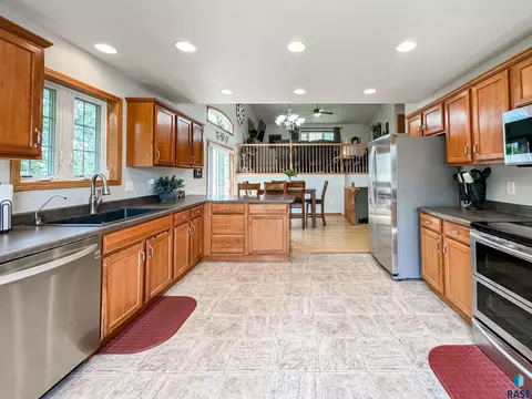 840 Cathy Dr, Tea, SD 57064 photo 6