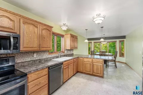 309 E Switchgrass Trl, Brandon, SD 57005 photo 6