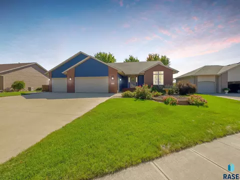 309 E Switchgrass Trl, Brandon, SD 57005 photo 1
