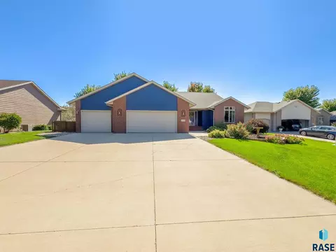 309 E Switchgrass Trl, Brandon, SD 57005 photo 2