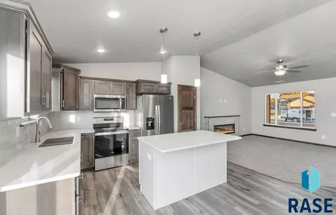 705 Sarah C St, Garretson, SD 57030 photo 8