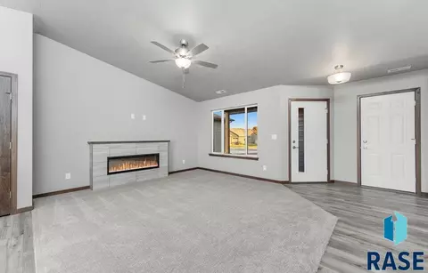 705 Sarah C St, Garretson, SD 57030 photo 5
