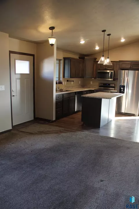 915 E Fanning St, Tea, SD 57064 photo 4