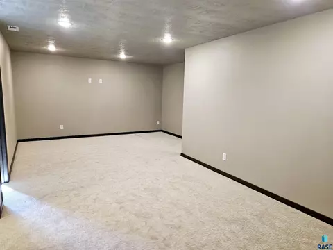 1205 NE 11th St, Madison, SD 57042 photo 13
