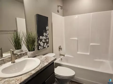 1205 NE 11th St, Madison, SD 57042 photo 9