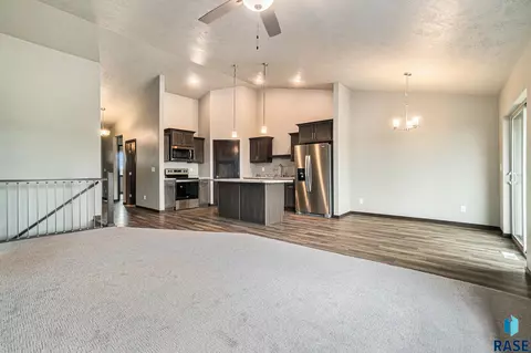 1213 NE 11th St, Madison, SD 57042 photo 2