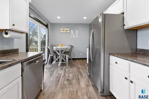 112 E Glenwood Dr, Brandon, SD 57005 photo 15
