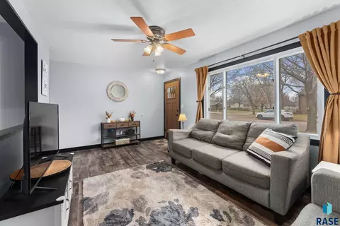 112 E Glenwood Dr, Brandon, SD 57005 photo 5