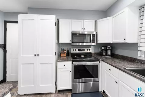 112 E Glenwood Dr, Brandon, SD 57005 photo 11