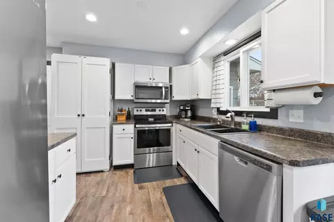 112 E Glenwood Dr, Brandon, SD 57005 photo 9