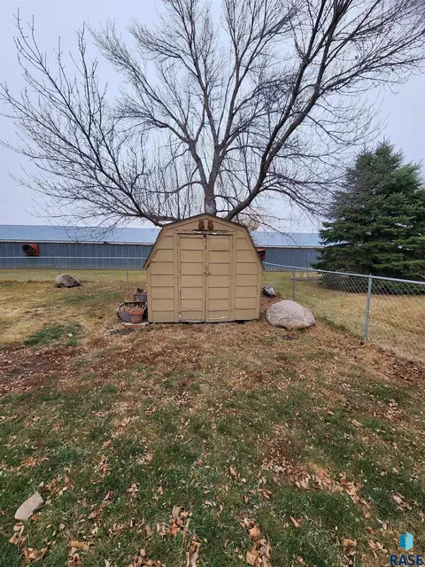 420 E Drake Ave, Salem, SD 57058 photo 5