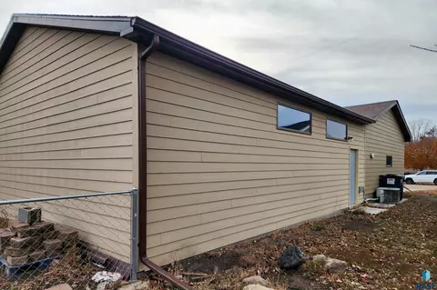 420 E Drake Ave, Salem, SD 57058 photo 3