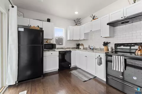 218 N Spring Ave, Sioux Falls, SD 57104 photo 7
