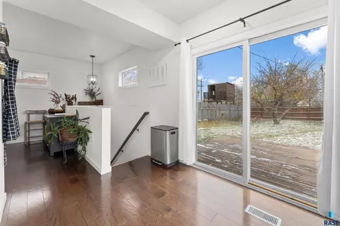 218 N Spring Ave, Sioux Falls, SD 57104 photo 9