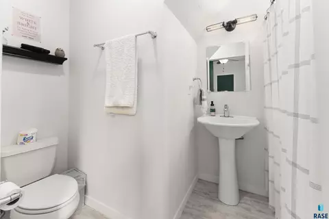 218 N Spring Ave, Sioux Falls, SD 57104 photo 12