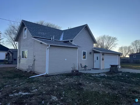 109 E 4th St, Worthing, SD 57077 photo 2