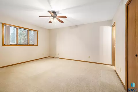 928 NE 3rd St, Madison, SD 57042 photo 13