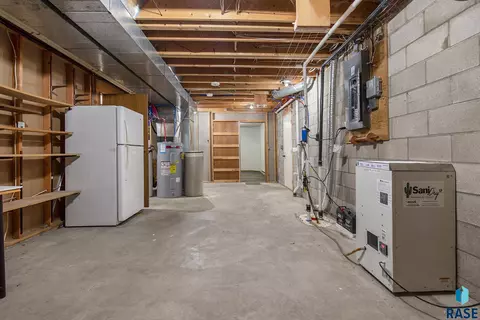 928 NE 3rd St, Madison, SD 57042 photo 27
