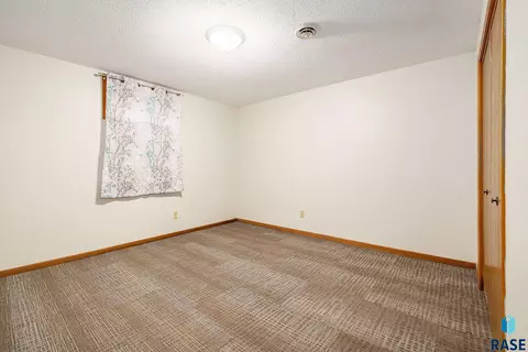 928 NE 3rd St, Madison, SD 57042 photo 23