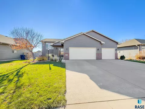 8005 W Leah St, Sioux Falls, SD 57106