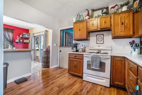 104 E 3rd St, Crooks, SD 57020 photo 9