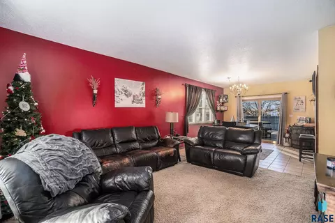 104 E 3rd St, Crooks, SD 57020 photo 4