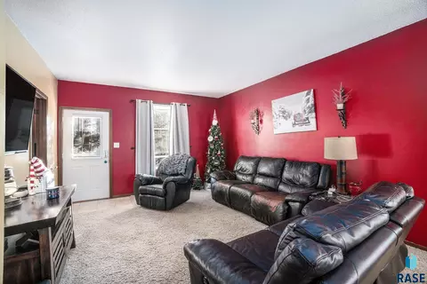 104 E 3rd St, Crooks, SD 57020 photo 5