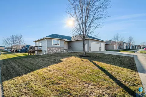 3815 E Shepherd St, Sioux Falls, SD 57103 photo 2