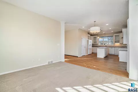 3815 E Shepherd St, Sioux Falls, SD 57103 photo 9