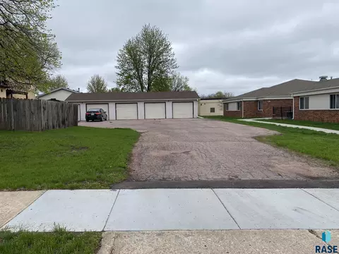 3504 S Cathy Ave, Sioux Falls, SD 57104 photo 8