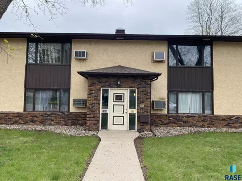 3504 S Cathy Ave, Sioux Falls, SD 57104 photo 2