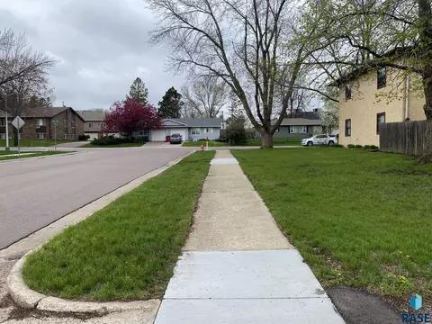 3504 S Cathy Ave, Sioux Falls, SD 57104 photo 10