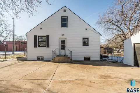 1616 E 7th St, Sioux Falls, SD 57103 photo 4